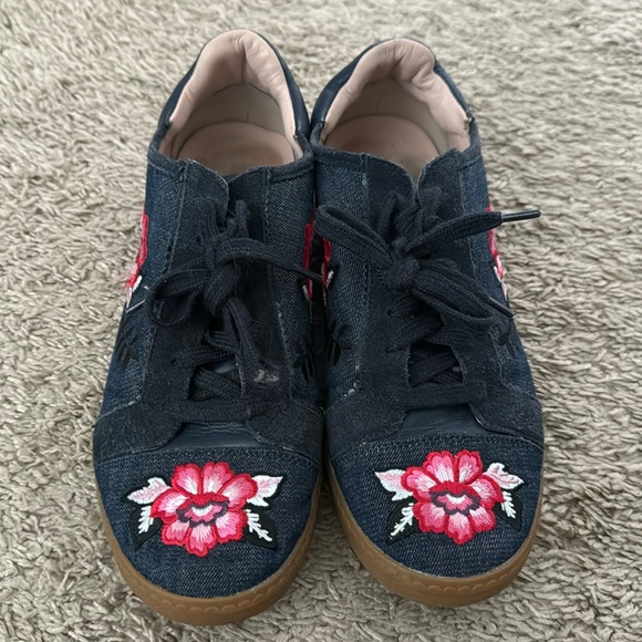 Kate Spade Everhart Floral Embroidered Denim Sneaker size 7.5 - Picture 2 of 9